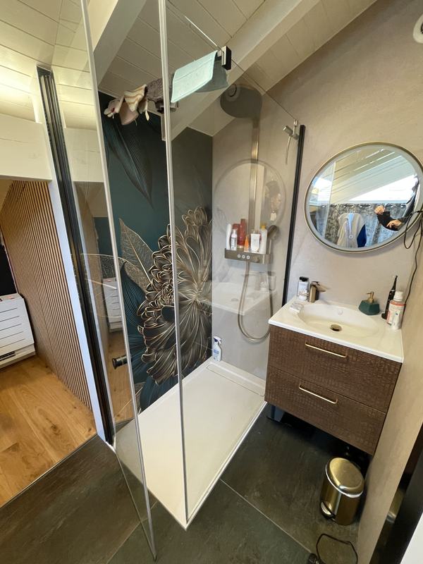 Salle de bain - douche design noir et blanc