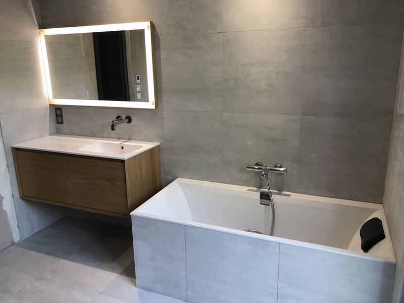 Salle de bain - baignoire et vasque combinée