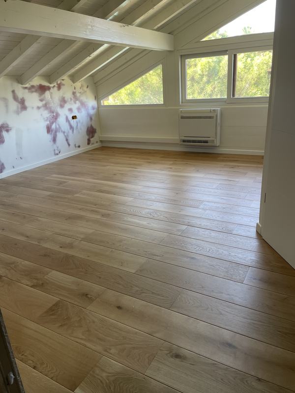 Agencement - Pièce rénovée sol bois clair
